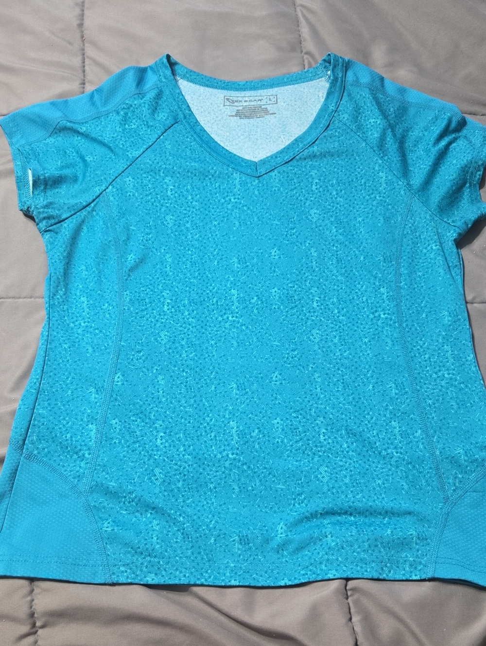 TekGEAR Aqua V-Neck Short Sleeve Active Tee SIZE L